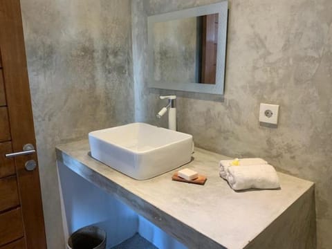 3 Monkeys Lembongan Studio apartments gym recovery centre Apartment in Nusapenida