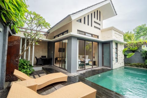 Property building, Swimming pool