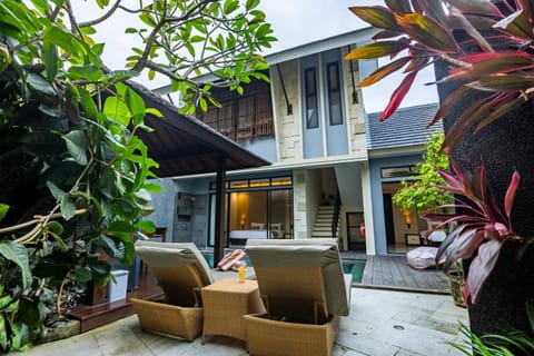 Property building, Garden, Seating area, Garden view