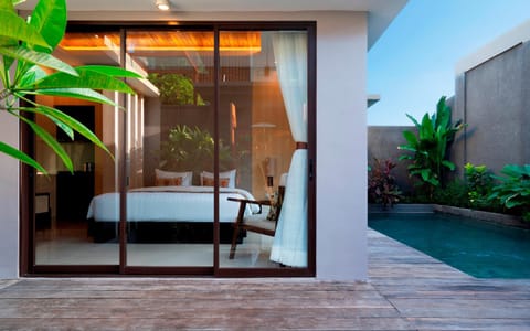 Bed, Garden, Photo of the whole room, Bedroom, Garden view, Pool view, Swimming pool, Swimming pool