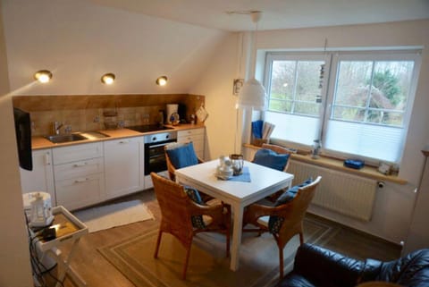 Garden, Living room, Seating area, Dining area, Garden view