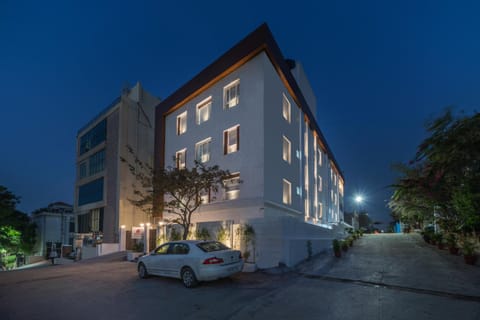 Property building, Facade/entrance, Bird's eye view