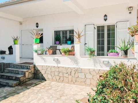 Patio, Facade/entrance, Balcony/Terrace, Decorative detail
