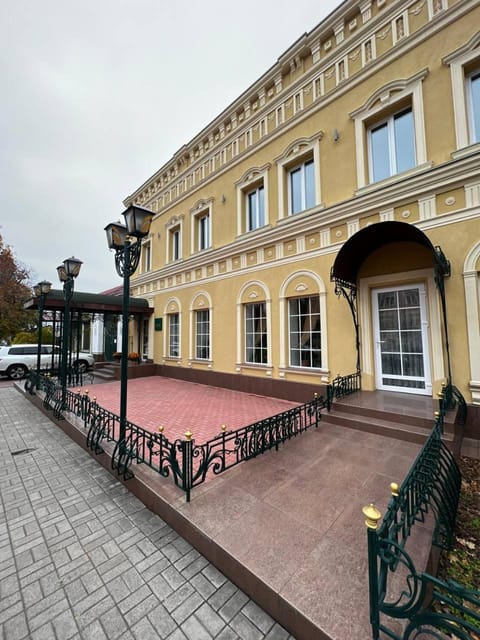 Restaurant/places to eat, Facade/entrance