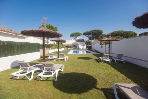 Swimming pool, sunbed