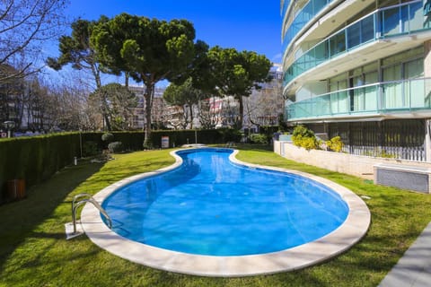 Property building, Garden, Swimming pool, Swimming pool