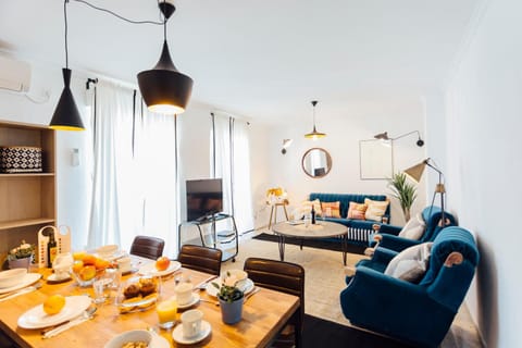 Living room, Photo of the whole room, Dining area