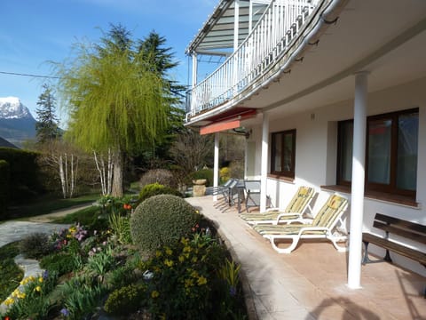 Property building, Balcony/Terrace, Balcony/Terrace