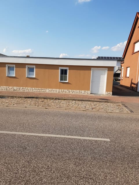 Facade/entrance, Off site