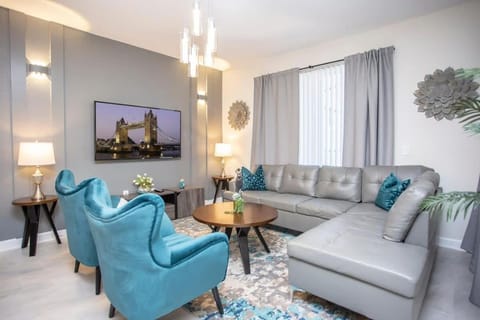 Luxurious 4Bd Home w/ Pool 4983 House in Kissimmee