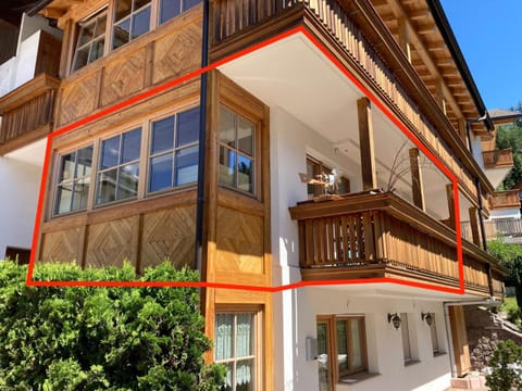 Facade/entrance, Bird's eye view