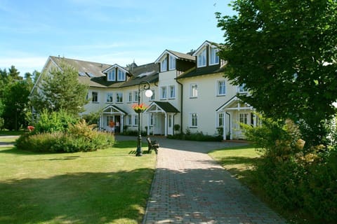 Property building, Facade/entrance, Garden