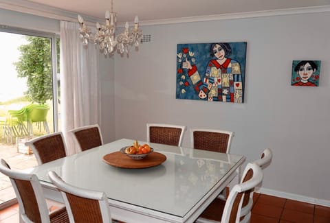 Whales & Waves House in Hermanus