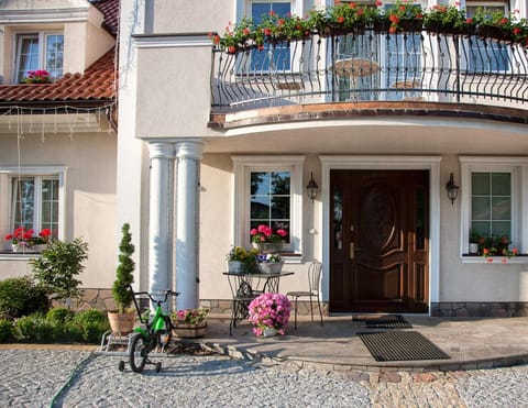 Dworek Pod Różą Vacation rental in Pomeranian Voivodeship