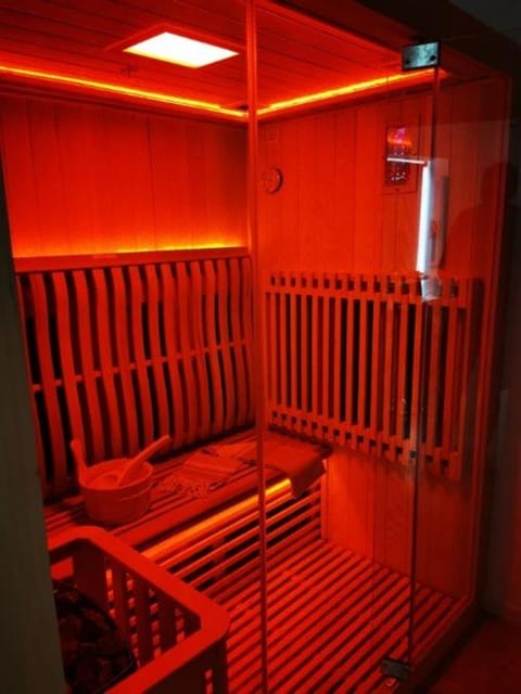 SPABYELLEETLUI spa rouge ou bleu Love hotel in Flanders