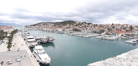 LA PERLA Apartment in Okrug Gornji