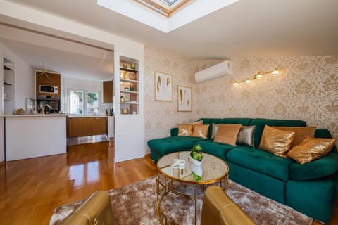 LA PERLA Apartment in Okrug Gornji