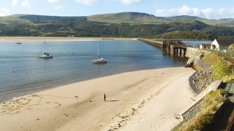 92 Barmouth Bay Holiday Park Campground/
RV Resort in Wales