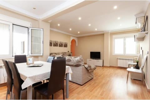 Nicemalaga junto al centro familias grupos 7hab Apartment in Malaga