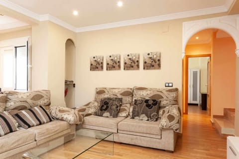 Nicemalaga junto al centro familias grupos 7hab Apartment in Malaga