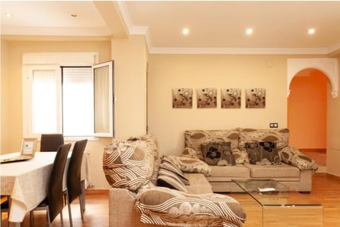 Nicemalaga junto al centro familias grupos 7hab Apartment in Malaga