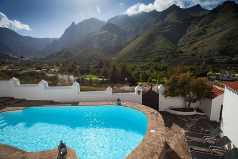 Mountain view, Pool view