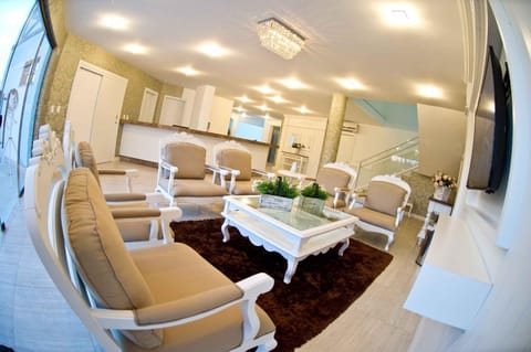 Communal lounge/ TV room, Lobby or reception