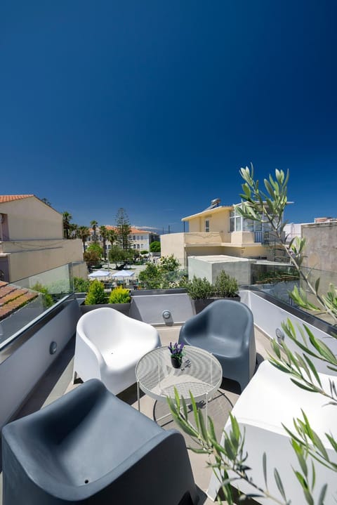 Patio, Nearby landmark, View (from property/room), Balcony/Terrace, City view, Landmark view, Mountain view, Sea view, Sunset