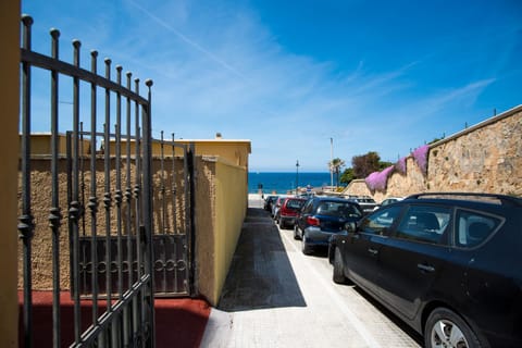 Day, Neighbourhood, Natural landscape, Sea view, Parking