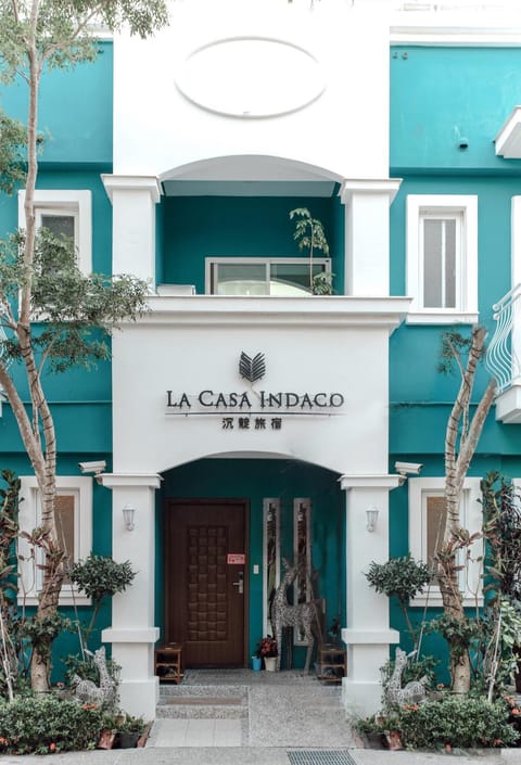 Property building, Facade/entrance, Day