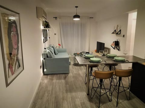 TV and multimedia, Living room, Seating area, Dining area