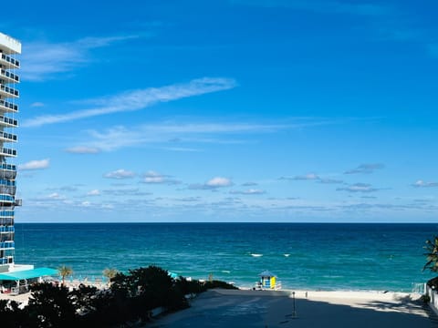Miami Hollywood Condo 2BD With Ocean View 005-21mar Apartment in Hollywood Beach