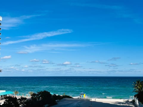 Miami Hollywood Condo 2BD With Ocean View 005-21mar Apartment in Hollywood Beach