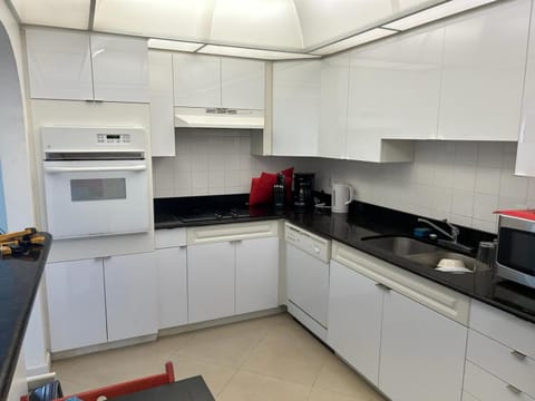 Hallandale Condo, Partial Ocean View Direct Beach and Pool Access Hollywood Beach Apartment in Hollywood Beach