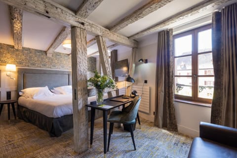 Seating area, Bedroom