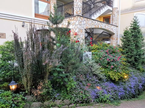 Off site, Garden