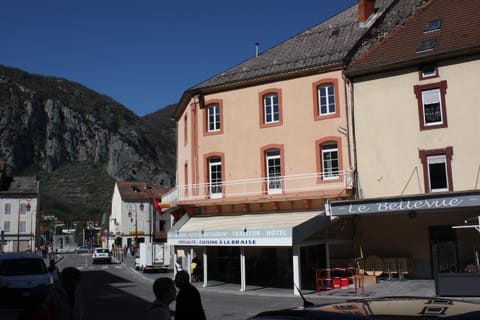 Facade/entrance