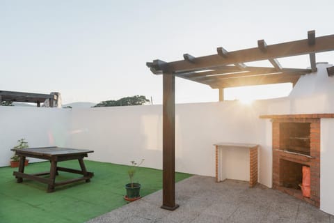 Patio, BBQ facilities, Sunrise