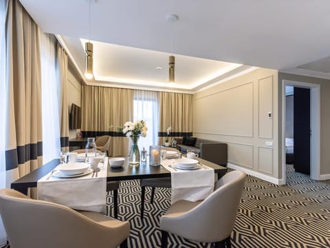 Living room, Seating area, Dining area