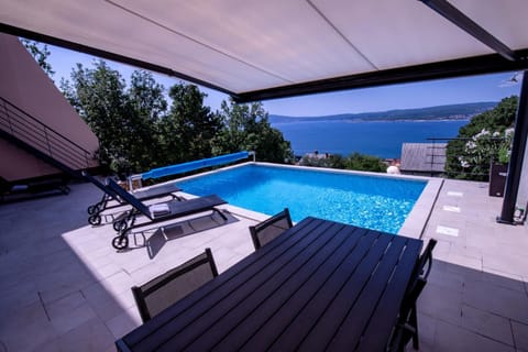 Natural landscape, View (from property/room), Balcony/Terrace, Pool view, Sea view, Swimming pool, sunbed
