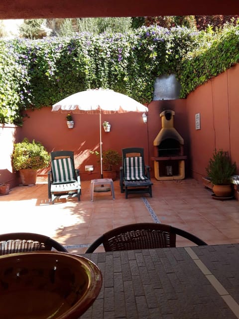 Patio, BBQ facilities