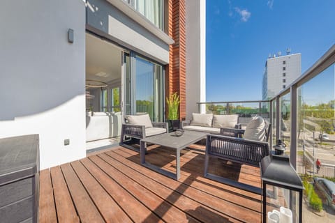 Balcony/Terrace, sunbed