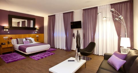 Photo of the whole room, Seating area, Bedroom