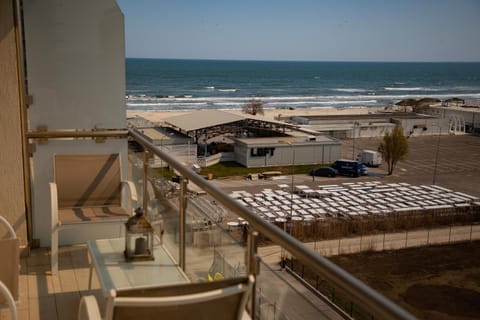 Day, View (from property/room), Balcony/Terrace, Other, Decorative detail, On site, City view, Lake view, Landmark view, Sea view, Street view