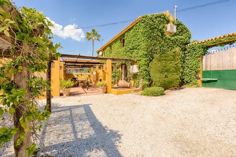 Property building, Facade/entrance, Garden