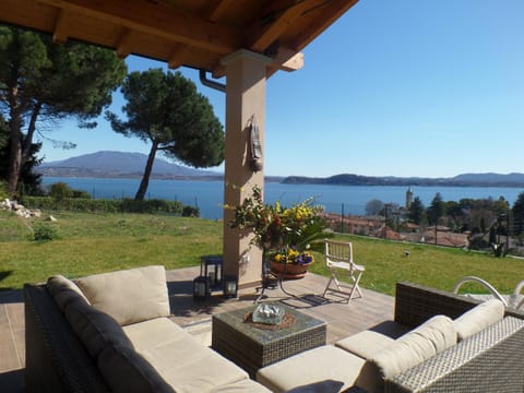 City view, Garden view, Lake view, Landmark view, Mountain view