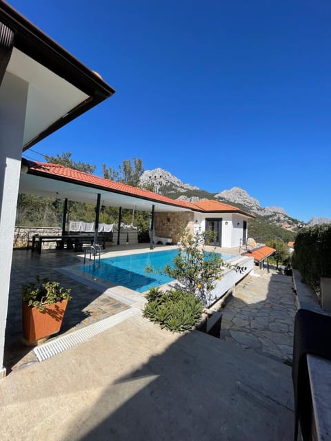 Property building, Day, Natural landscape, Mountain view, Pool view, Swimming pool, sunbed