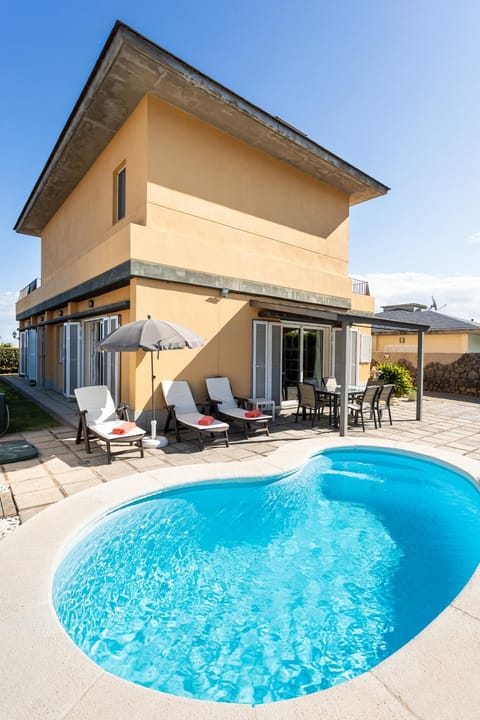 Property building, Swimming pool, Swimming pool