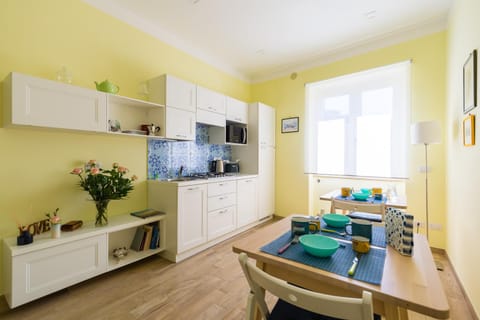 Living room, Communal kitchen, Breakfast