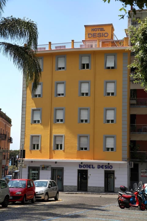 Facade/entrance